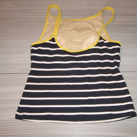 St John's Bay Ladies Swim Top Size 10. $5.00 AS AN ADD ON - Picture 2 of 2